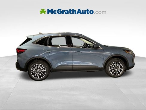 New 2026 Ford Escape SE image 3
