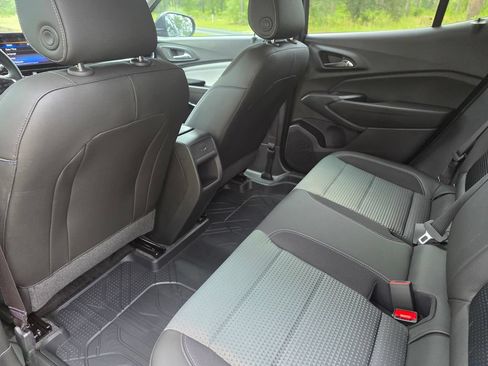 New 2026 Chevrolet Trax LT w/ Sunroof Package FWD image 17