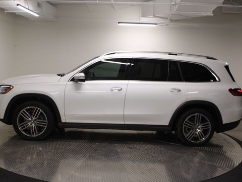 Used 2025 Mercedes-Benz GLS 450 4MATIC image 2
