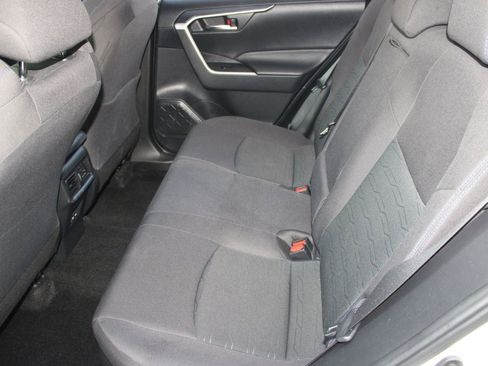 Used 2022 Toyota RAV4 SE w/ Convenience Package image 15