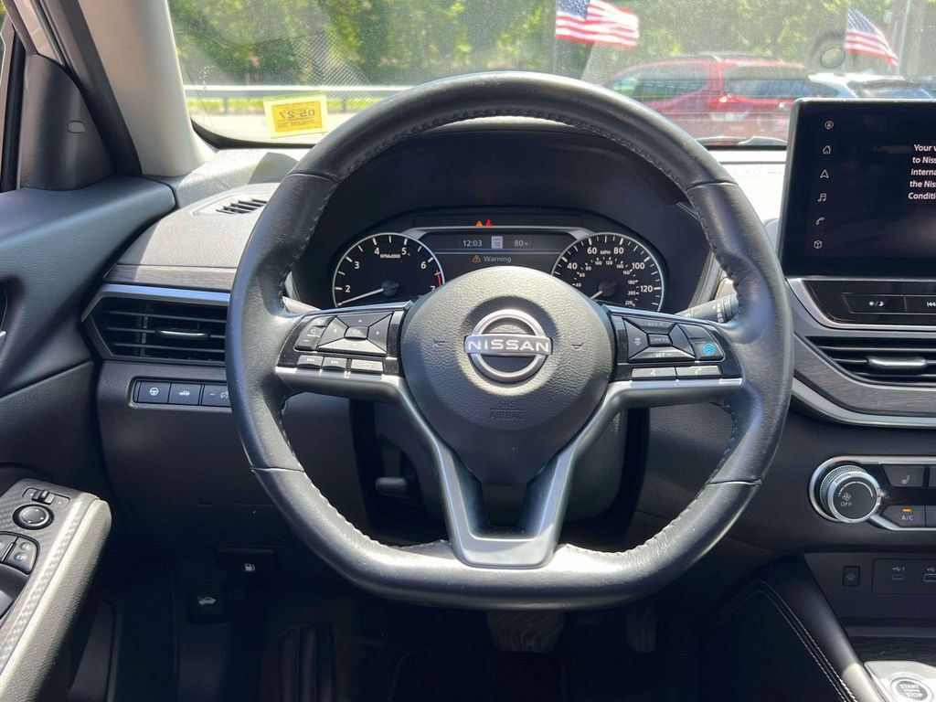 Used 2024 Nissan Altima 2.5 SV w/ SV Premium Package AWD/4WD image 15