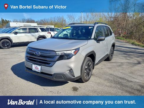 Certified 2025 Subaru Forester Premium AWD/4WD image 1