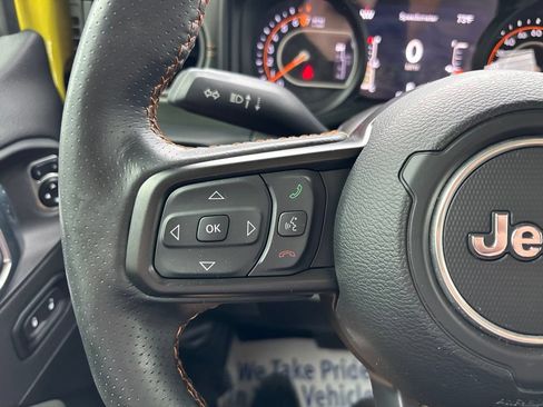 Used 2024 Jeep Gladiator Mojave AWD/4WD image 39