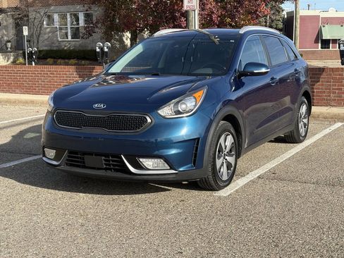 Used 2019 Kia Niro EX image 5