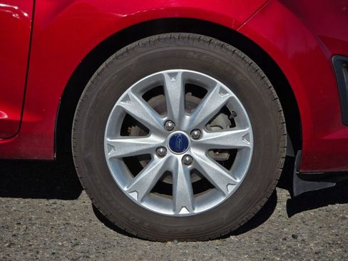 Used 2013 Ford Fiesta SE FWD image 9