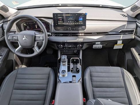 New 2026 Mitsubishi Outlander SE FWD image 13