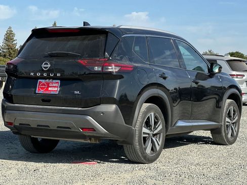 Used 2023 Nissan Rogue SL FWD image 3