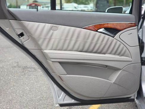 Used 2007 Mercedes-Benz E 350 4MATIC Sedan image 29