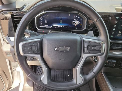 Used 2025 Chevrolet Silverado 1500 LT Trail Boss w/ Convenience Package II AWD/4WD image 16