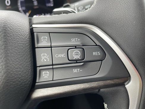 New 2026 Jeep Grand Cherokee Altitude image 15