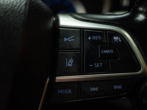 Used 2022 Toyota Highlander XLE AWD/4WD image 20