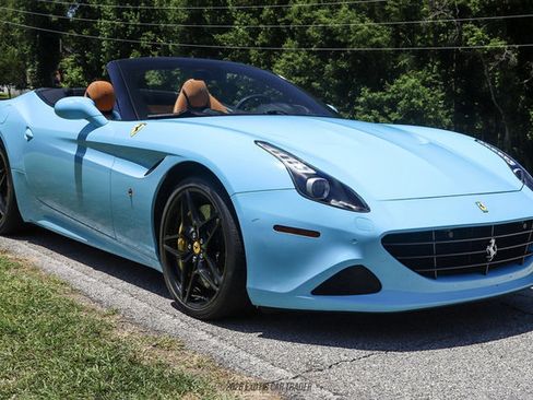Used 2015 Ferrari California T RWD image 10