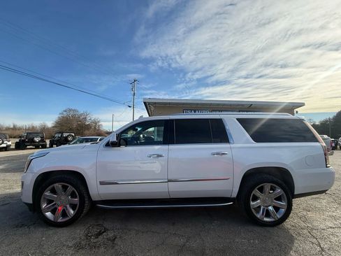 Used 2017 Cadillac Escalade ESV Luxury image 3