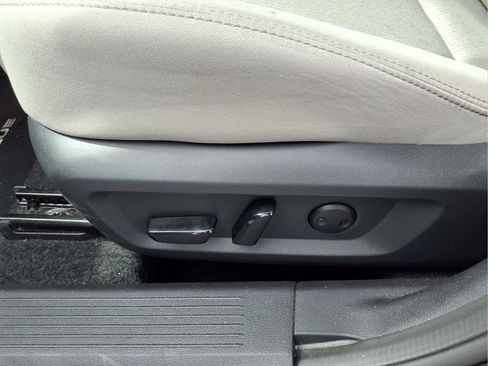 Used 2025 Nissan Rogue SV FWD image 20