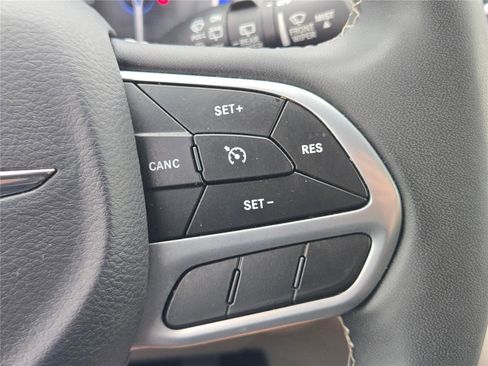 Certified 2023 Chrysler Voyager LX FWD image 33