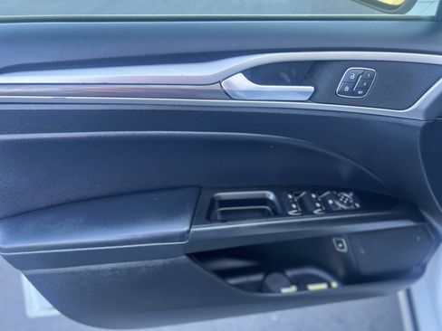 Used 2018 Ford Fusion SE w/ Equipment Group 602A FWD image 21