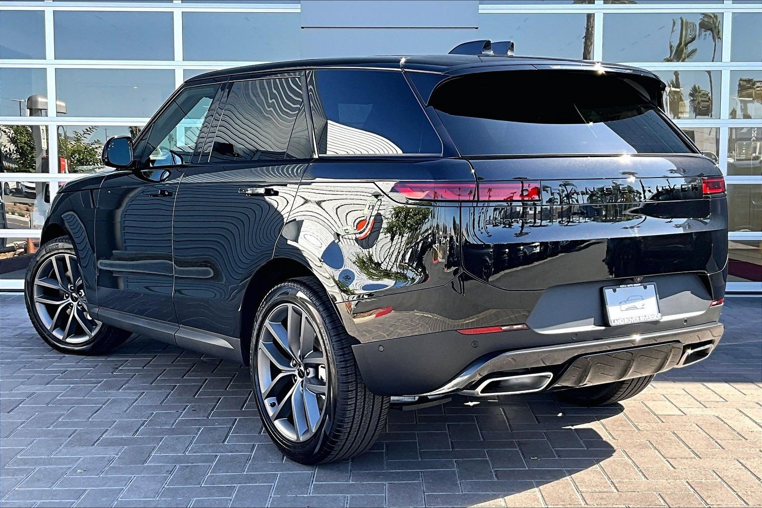 New 2027 Land Rover Range Rover Sport SE AWD/4WD image 3