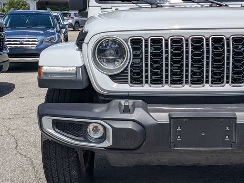 Used 2025 Jeep Wrangler Unlimited Sahara AWD/4WD image 9