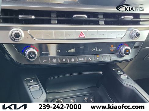 Certified 2024 Kia Telluride S image 29