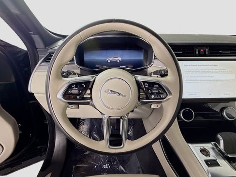 Used 2024 Jaguar F-PACE R-Dynamic S image 13