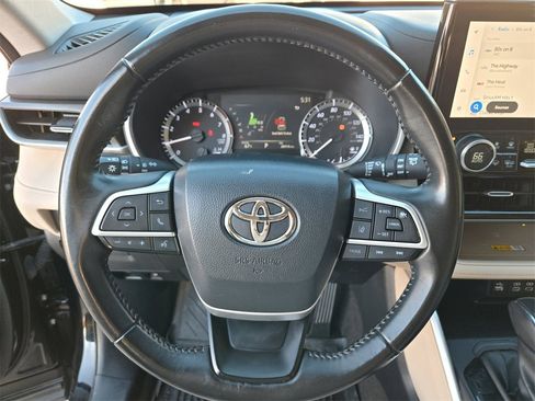 Used 2023 Toyota Highlander XLE image 14