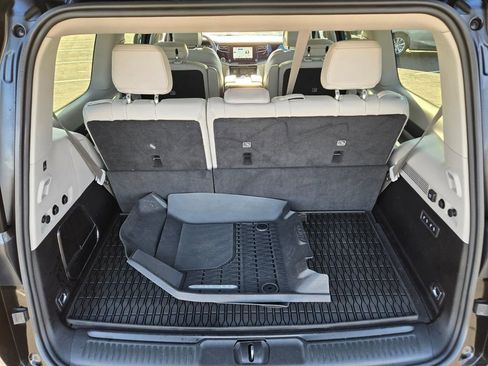 Used 2023 Jeep Wagoneer Series II w/ Flexible Seating Group image 13