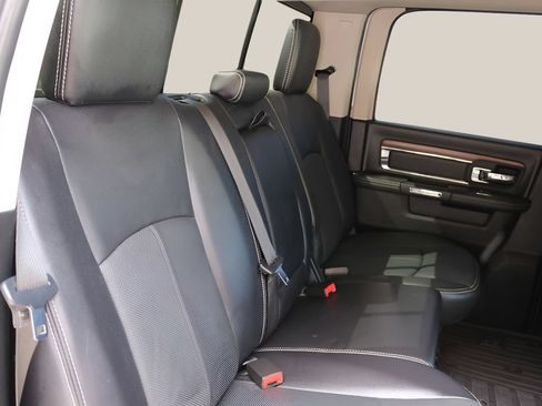 Used 2018 RAM 1500 Laramie w/ Convenience Group AWD/4WD image 17