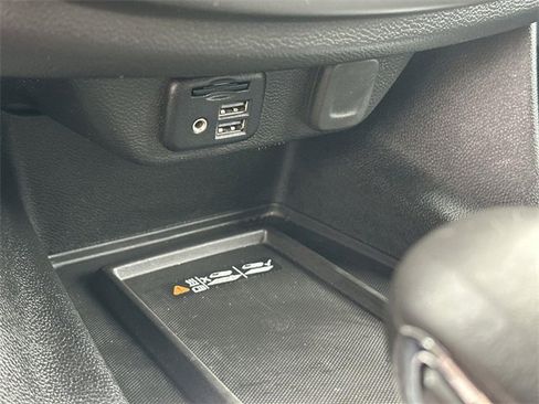 Used 2022 Chevrolet Traverse RS image 37