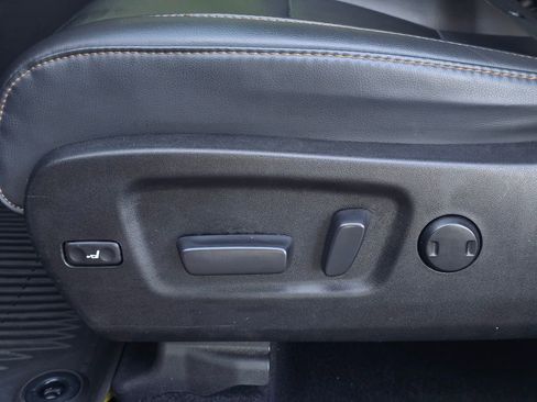 Used 2019 Toyota Highlander XLE image 30