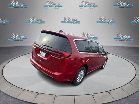 New 2026 Chrysler Pacifica Select image 3