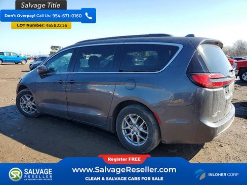 Used 2022 Chrysler Pacifica Touring FWD image 3