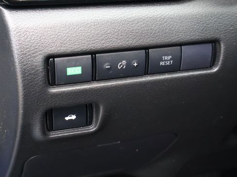 Used 2024 Nissan Sentra SR FWD image 19