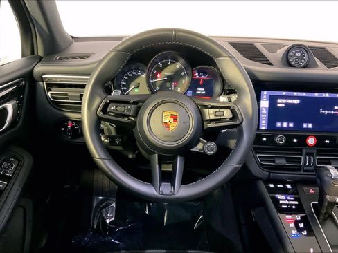 Used 2023 Porsche Macan Turbo image 15