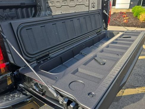 New 2026 GMC Canyon Denali w/ LPO, Denali Black Edition AWD/4WD image 37