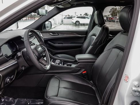 Certified 2024 Jeep Grand Cherokee L Limited w/ Luxury Tech Group II image 22