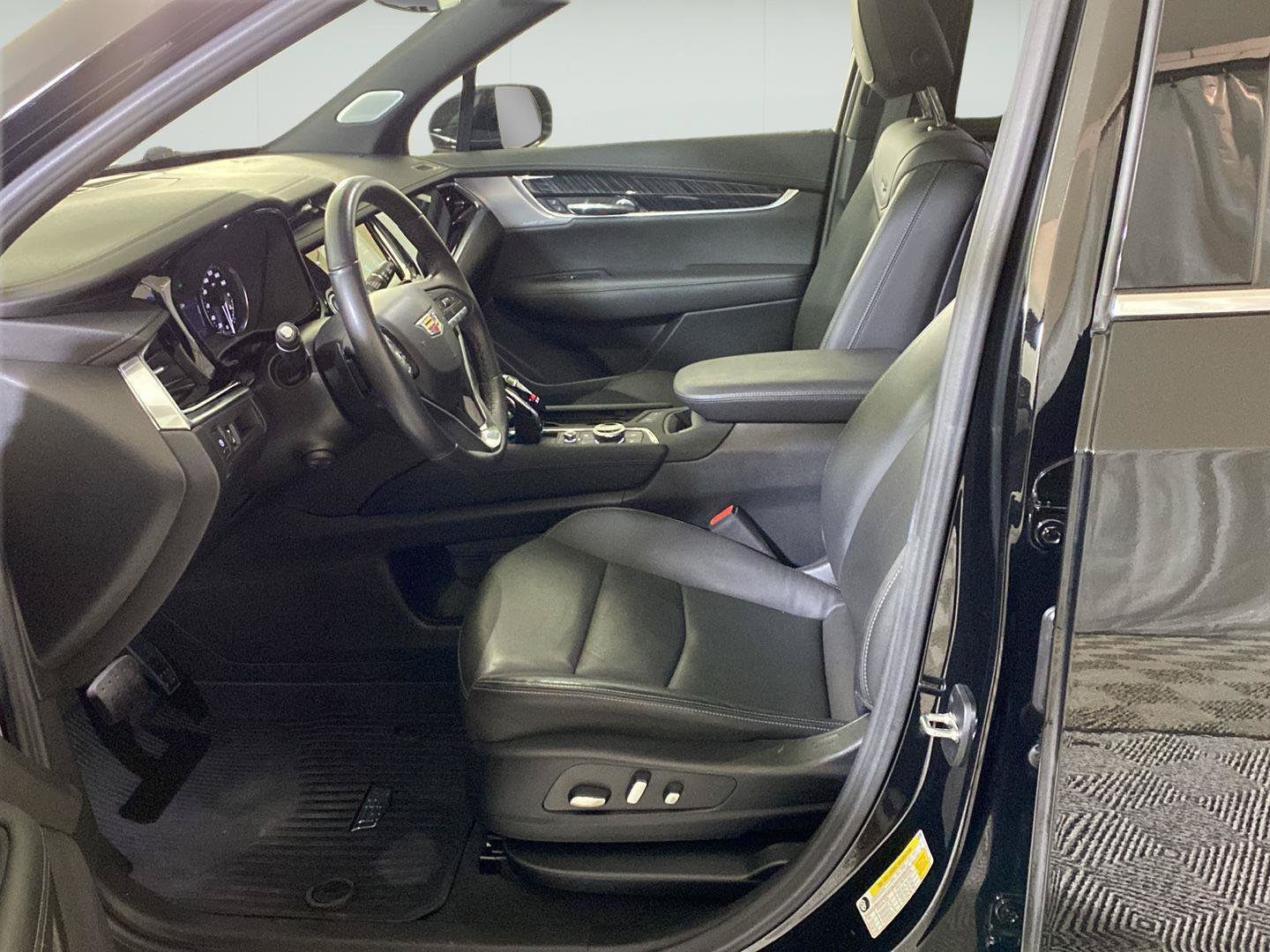 Certified 2024 Cadillac XT6 Premium Luxury w/ LPO, Floor Liner Package AWD/4WD image 26
