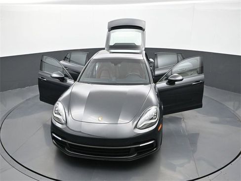 Used 2020 Porsche Panamera 4S image 31