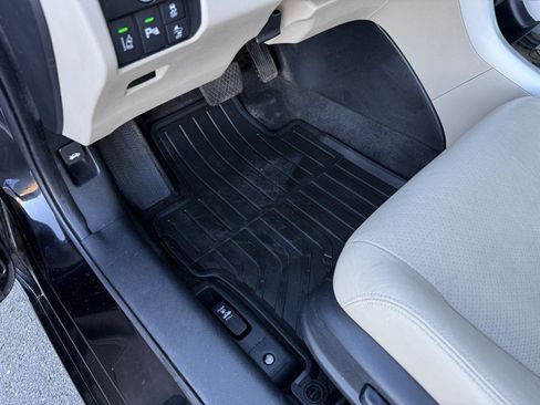 Used 2017 Honda Accord Touring image 19