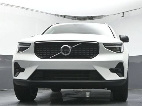 Used 2025 Volvo XC40 B5 Ultra AWD/4WD image 35
