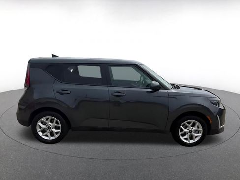 Used 2025 Kia Soul LX w/ LX Technology Package FWD image 16