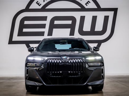 Used 2023 BMW 760i xDrive 760i xDrive w/ Executive Package image 3