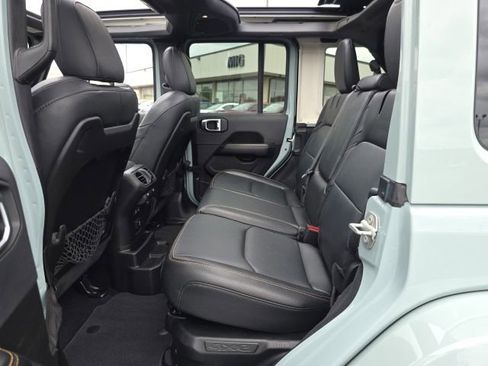Used 2024 Jeep Wrangler Unlimited Sahara AWD/4WD image 38