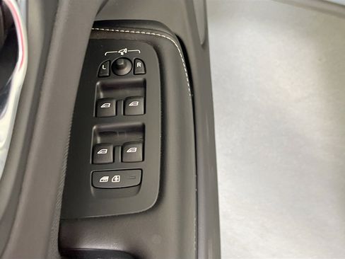 Used 2022 Volvo XC60 B5 R-Design w/ Advanced Package image 16