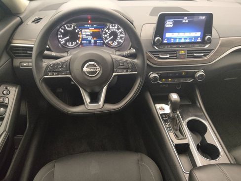 Used 2024 Nissan Altima 2.5 SV FWD image 22