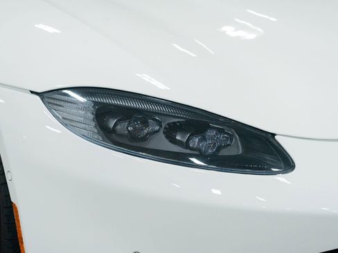 Used 2019 Aston Martin V8 Vantage Coupe image 13