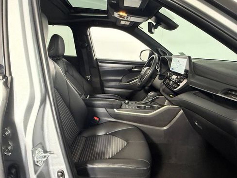 Used 2025 Toyota Highlander XSE AWD/4WD image 29