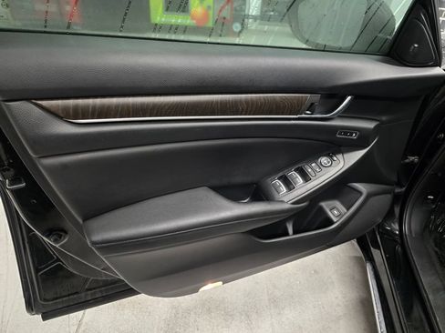 Used 2019 Honda Accord Touring image 13