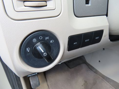 Used 2010 Ford Escape XLT FWD image 9