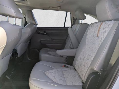 Used 2023 Toyota Highlander Bronze Edition AWD/4WD image 19