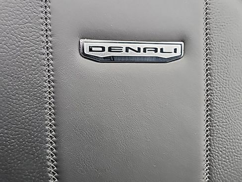 Used 2025 GMC Yukon XL Denali image 27